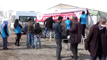 Ercişli gönüllülerden depremzede çocuklara yardım