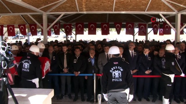 Roketli saldırıda şehit olan gümrük personeli son yolculuğuna uğurlandı