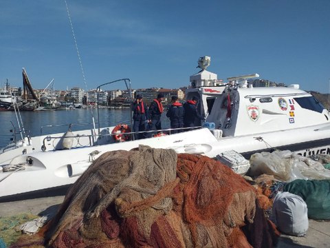 Silivri açıklarında lüks yat yanarak battı: 2 ölü