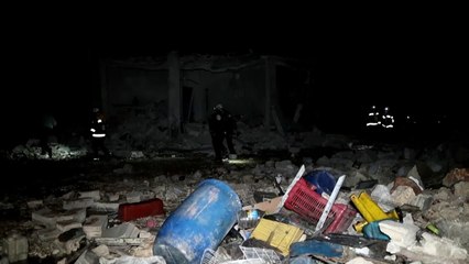 البحث عن ناجين بعد الغارات الجوية الروسية على بلدة الفوعة