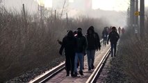 Yunanistan'a gitmek isteyen düzensiz göçmenlerin sınır hattından geçişi sürüyor