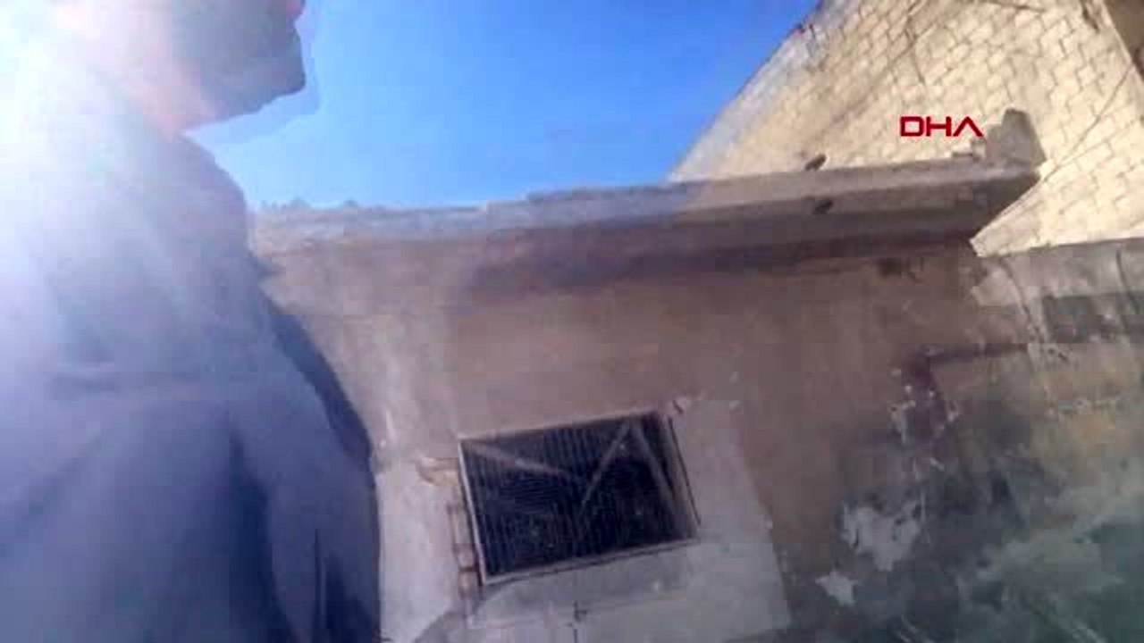 Suriye idlib'de sermin kasabası bombalandı, dha ekibi o anları görüntüledi
