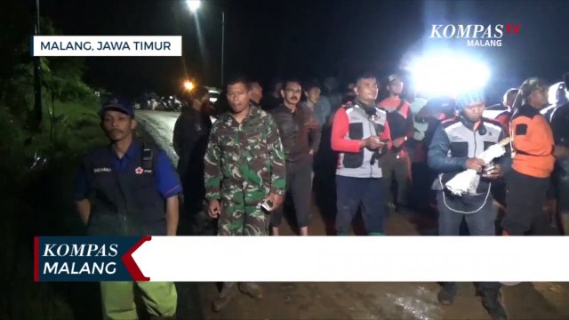 Longsor , Jalan Utama Malang-Kediri Lumpuh Total