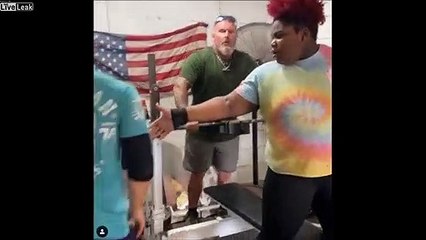 185kgs soulevés par cette jeune femme de 16 ans !