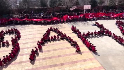 Kahramanmaraş öğrenciler mehmetçiğe destek için bedenleriyle 'bahar' yazdı