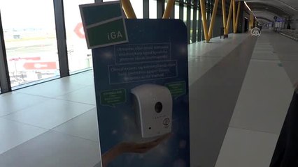 Umre seyahatinden dönen yolculara İstanbul Havalimanı'nda sağlık taraması yapıldı