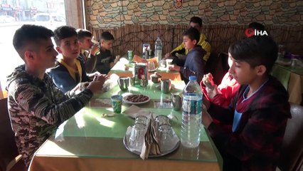 Silopili esnaftan öğrencilere sürpriz