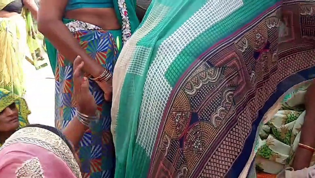 खेत में शौच को गई महिला के बदमाश ने सोने-चांदी के जेवर लूटे