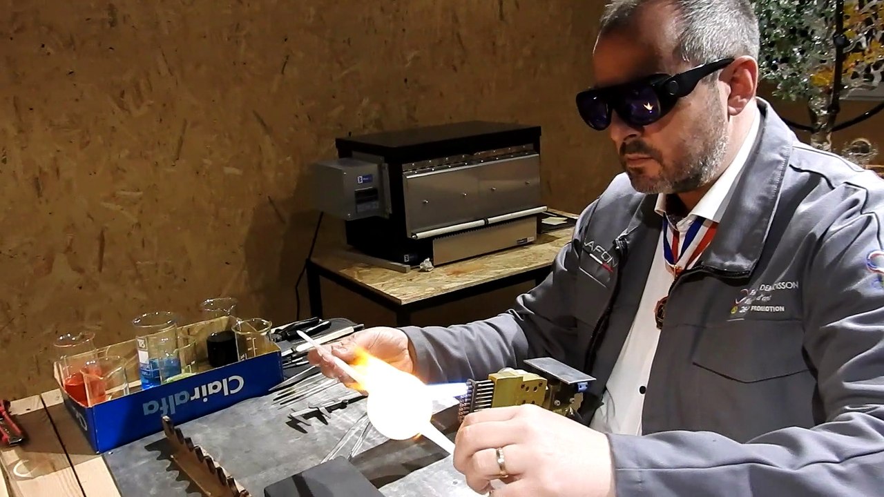 Waville (54) : Frédéric Demoisson, souffleur de verre et de passion