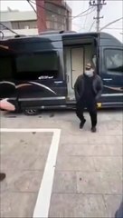 Ces Chinois ont trouvé un bon moyen pour se dire bonjour sans se contaminer