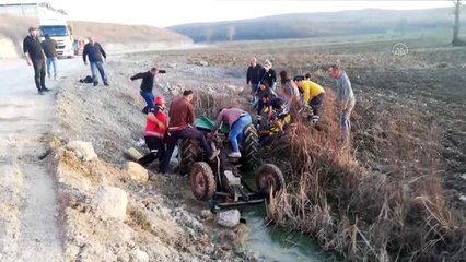 Traktör dereye devrildi: 3 yaralı