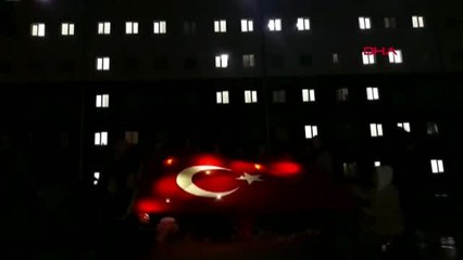 Kars'ta kyk yurtlarında kalan öğrencilerden mehmetçik'e ışıklı destek