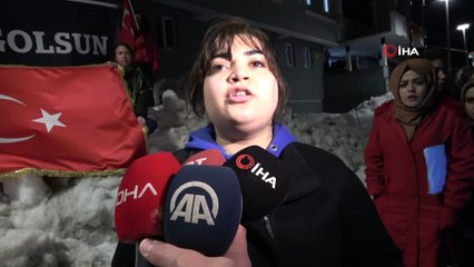 Kız yurdunun ışıkları Mehmetçik için yandı