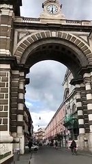 Aversa (CE) - Escrementi volatili su Porta Napoli e degrado vicino Metro (10.03.20)