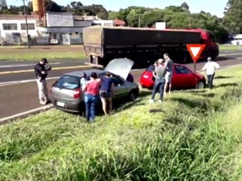 Acidente envolve três veículos na BR-277, em Cascavel