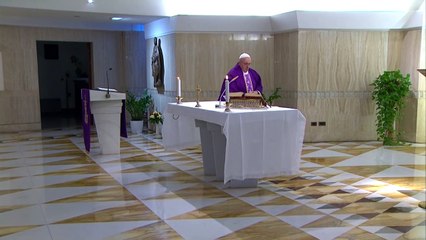 Papa Francisco pede aos padres que visitem os doentes