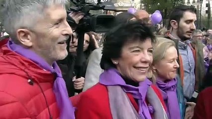 Ministras y ex ministras de Sánchez se pusieron guantes de látex el 8M por miedo al coronavirus