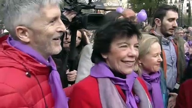 Ministras y ex ministras de Sánchez se pusieron guantes de látex el 8M por miedo al coronavirus