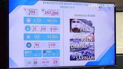 Pemudik dengan menggunakan kendaraan bermotor roda dua melintas di Jembatan Suramadu, Surabaya, Jawa Timur, Selasa (4/6/2019).