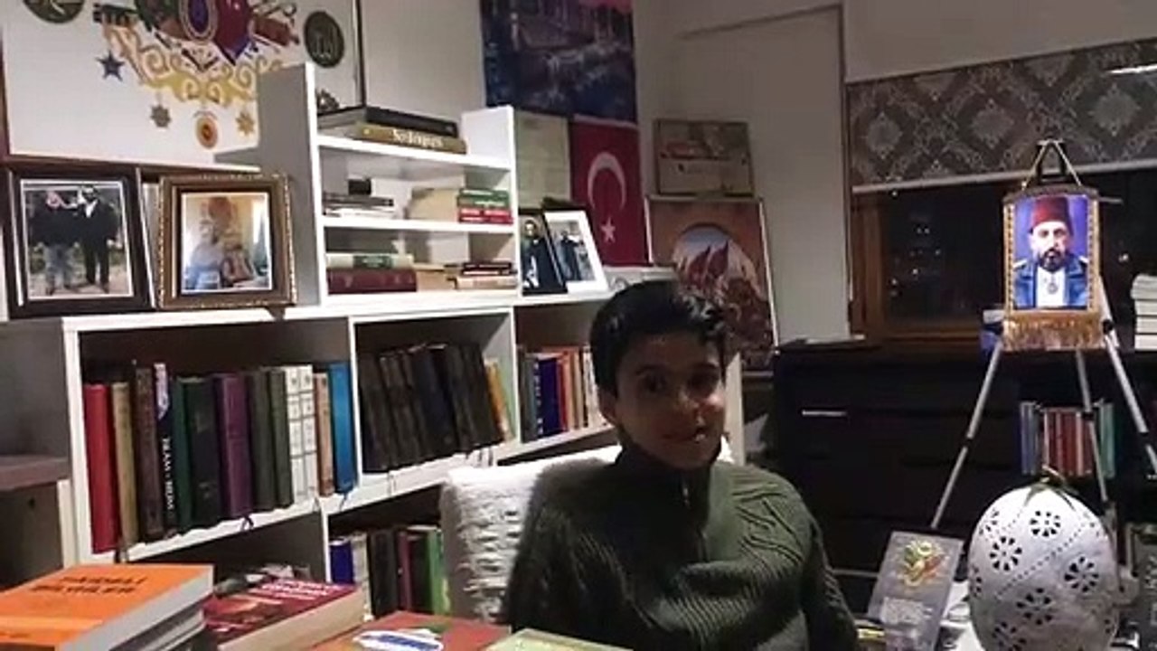 "Filozof Atakan"a seslendi: Felsefe kitaplarından önce bunları oku