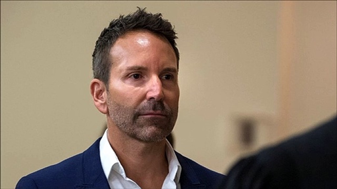 Éric Salvail fait l’objet d’une plainte récente pour une affaire présumée d'action indécente dans un spa de Montréal et ce, quelques jours avant le début de son procès, en février.