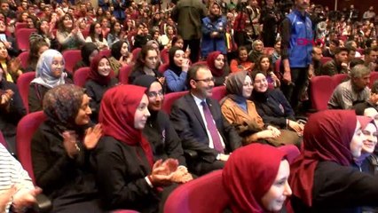 SPOR Bakan Kasapoğlu öğrencilerle bir araya geldi