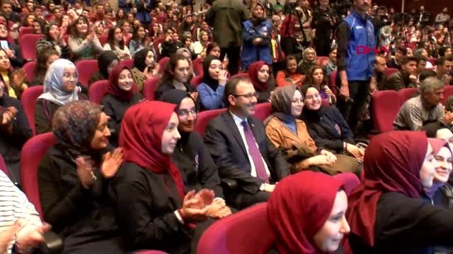 SPOR Bakan Kasapoğlu öğrencilerle bir araya geldi