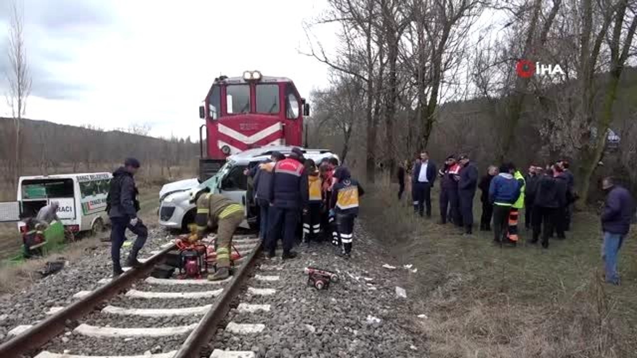 Uşak'ta hemzemin geçit faciası: 2 ölü, 2 yaralı