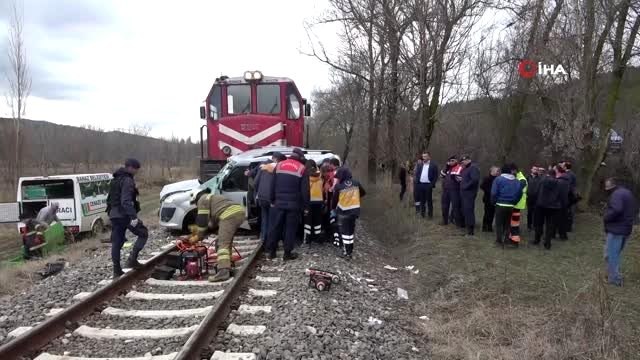 Uşak'ta hemzemin geçit faciası: 2 ölü, 2 yaralı