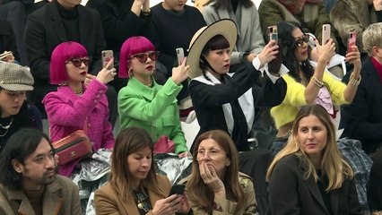Chanel libera a sus amazonas en París y se aleja de Lagerfeld