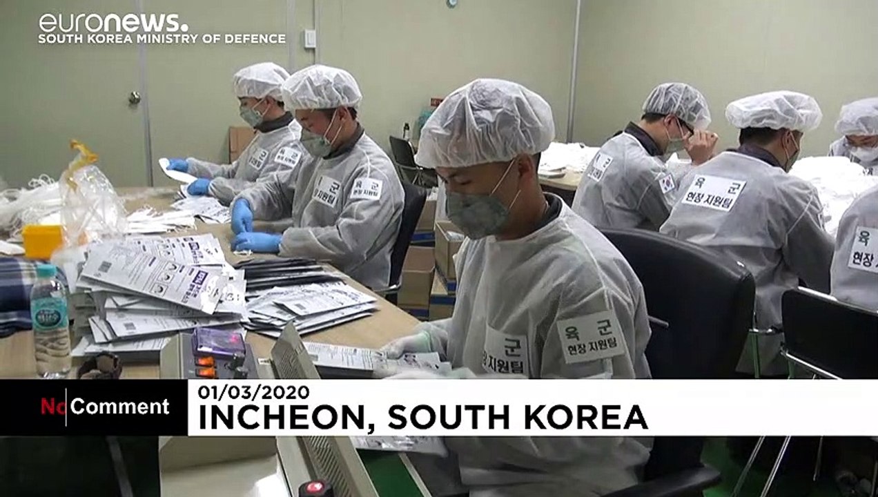 Corona in Südkorea: Soldaten verpacken Schutzmasken