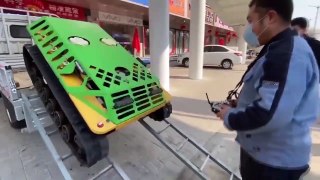 La Chine utilise un mini-tank télécommandé pour désinfecter les rues du coronavirus