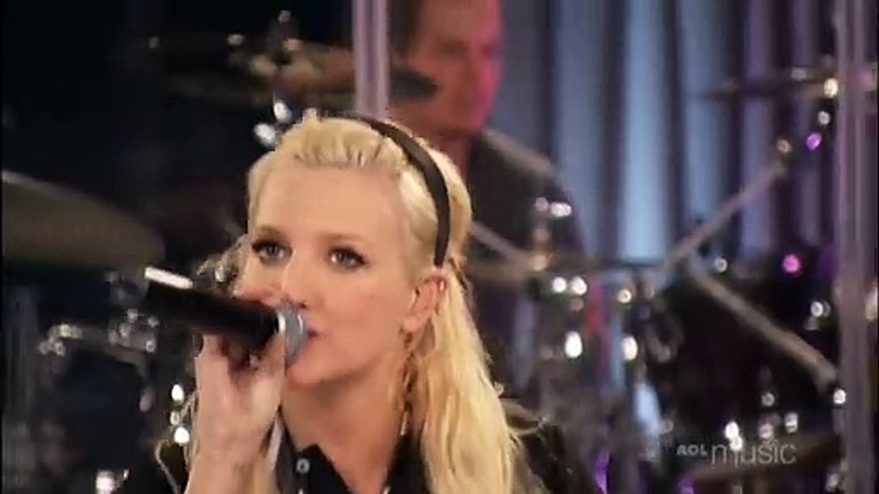Ashlee Simpson - L.O.V.E. (AOL Sessions)