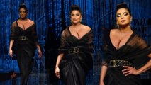Priyanka Chopra Gorgeous Ramp Walk Entry after Long Time in India | at Blenders Pride Tour Finale