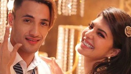 Asim Riaz और jacqueline Fernandez के बीच जबरदस्त केमिस्ट्री; Watch Video | Holi Song | Boldsky