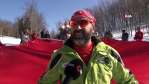 Kayak tutkunları İdlib için dev Türk bayrağıyla kaydı