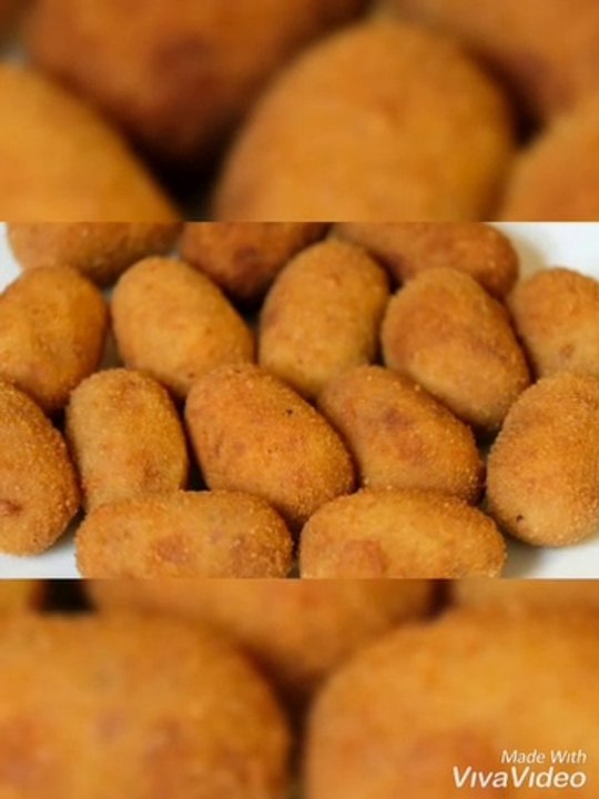 CHICKEN CROQUETTES