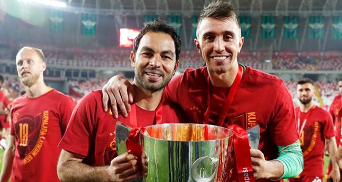 Sezon sonunda Selçuk İnan futbolu bırakacak, G.Saray'ın birinci kaptanı Muslera olacak