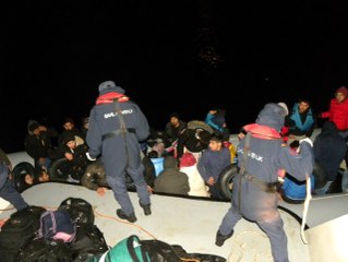 Yunan askerlerinin ölüme terk ettiği mültecilerin imdadına Türk askeri yetişti