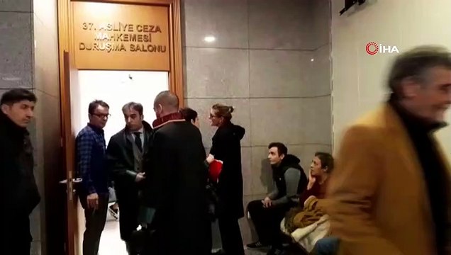 Şarkıcı Gülben Ergen, sosyal medya paylaşımında eski eşi Erhan Çelik'e hakaret ettiği iddiasıyla yargılandığı davada beraat etti.