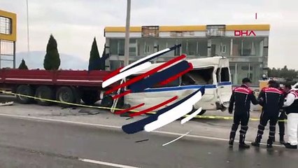 İşçi servisi 2 TIR'ın arasında kaldı! 2 kadın oracıkta öldü