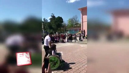 Engelli öğrencisiyle dans eden öğretmenin güzel anları | BIGGRANDTUBE