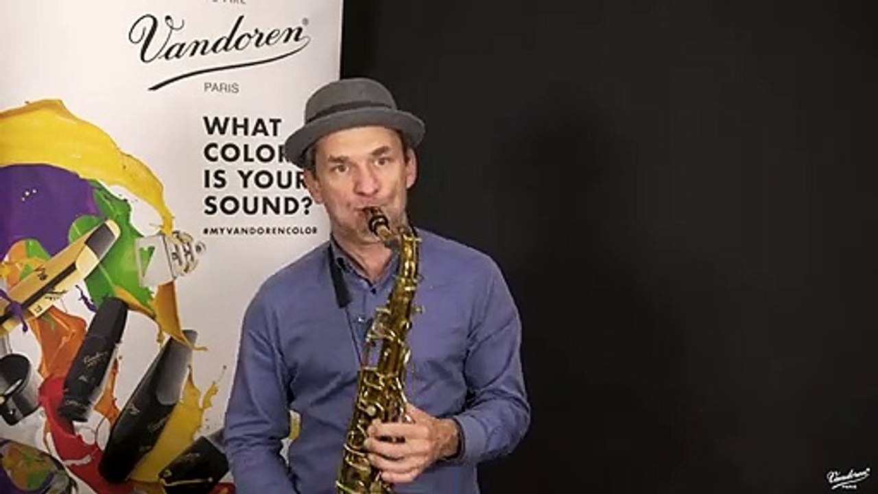 Michael Cheret compare les anches de Jazz Vandoren
