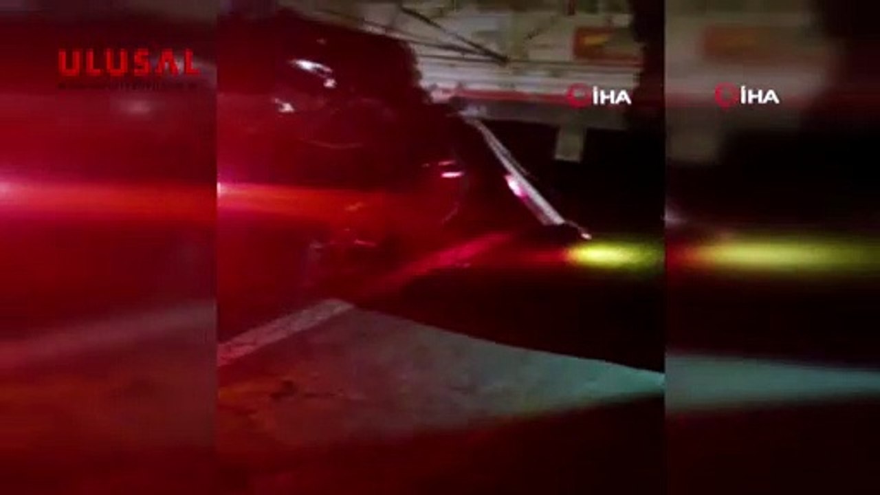 Başkent’te otomobil TIR’a ok gibi saplandı 2 ölü