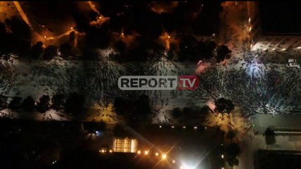 Report TV -Ora 18:20- Meta mban fjalimin në podium/ Ja sa persona janë në shesh