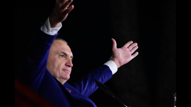 Report TV -Meta firmos dekretin e parë