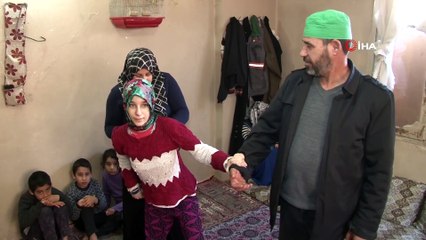 Suriye'den Engelli Kızını Sırtında Taşıyarak Kaçtı, Mehmetçik Yardımına Koştu