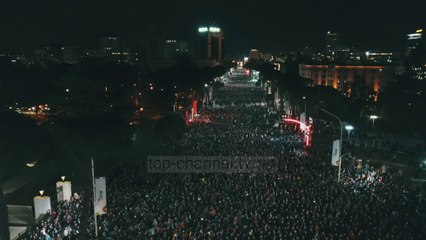 Pamje me dron nga manifestimi i Metës