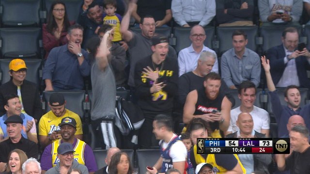 LeBron and Davis lead Lakers to win over 76ers