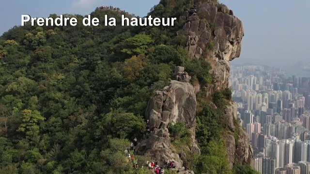 A Hong Kong, des sentiers de randonnée pris d'assaut pour échapper au coronavirus